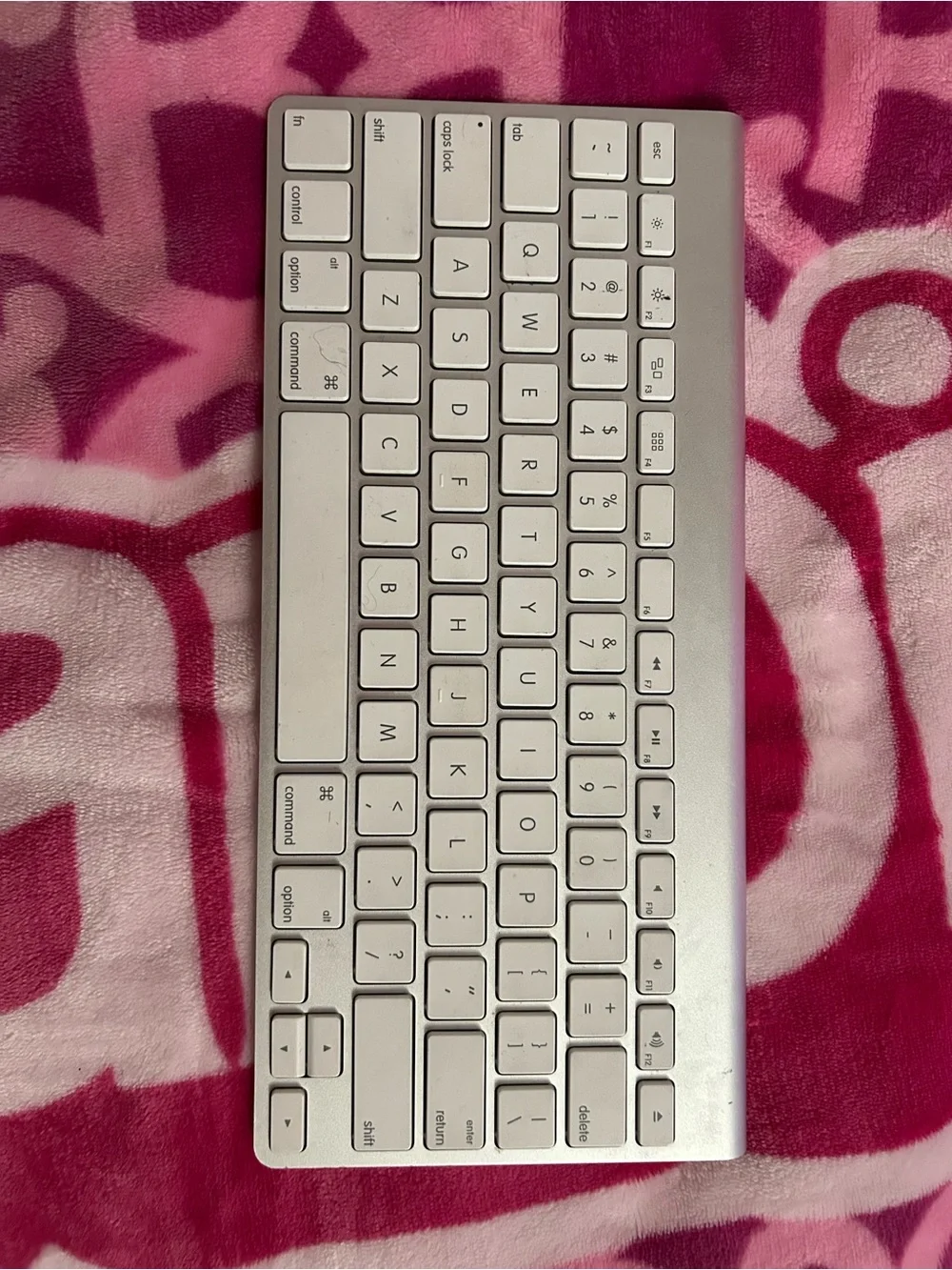 Apple Compact Wireless Keyboard in White and Silver